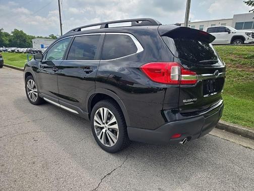 Crystal Black Silica 2022 Subaru Ascent Limited 7-Passenger