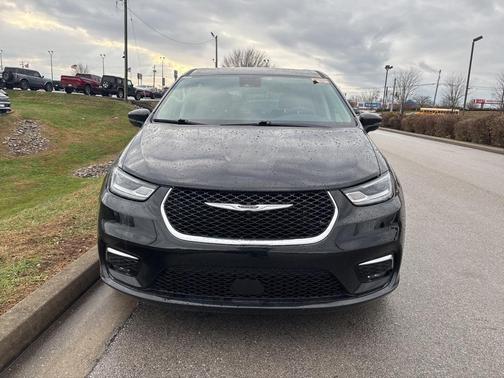 2024 Chrysler Pacifica Touring-L