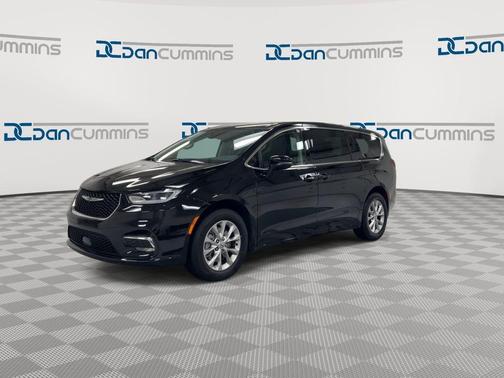 2024 Chrysler Pacifica Touring-L