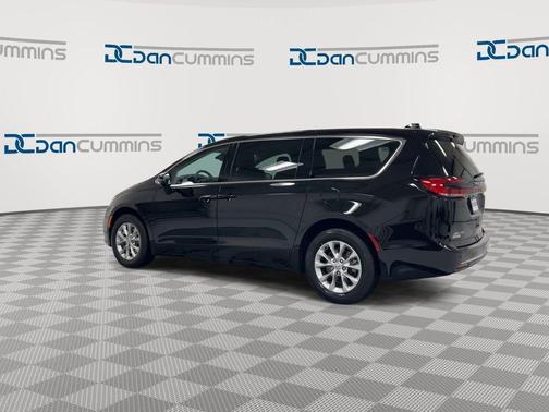 2024 Chrysler Pacifica Touring-L