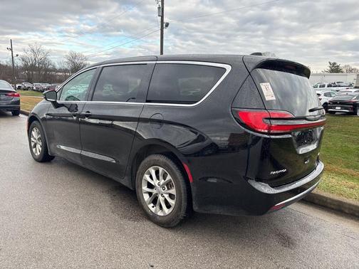 2024 Chrysler Pacifica Touring-L
