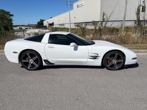 2004 Chevrolet Corvette Base