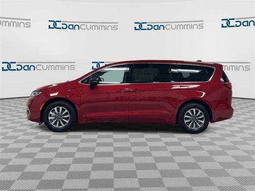 2025 Chrysler Pacifica Hybrid Select