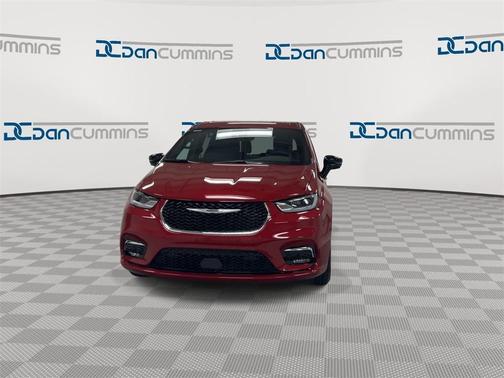 2025 Chrysler Pacifica Hybrid Select