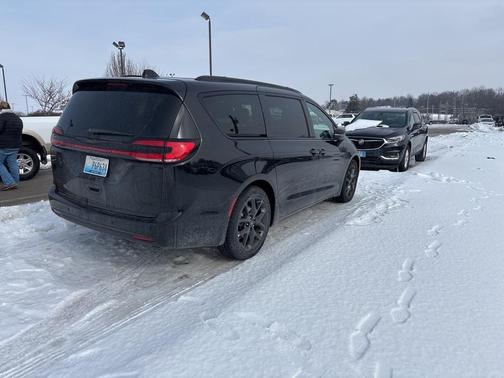2025 Chrysler Pacifica Limited