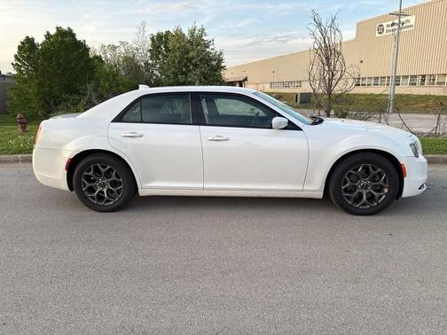 2016 Chrysler 300 S