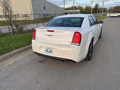 2016 Chrysler 300 S