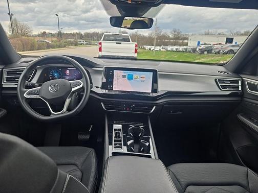 2025 Volkswagen Atlas Cross Sport 2.0T SE w/Technology