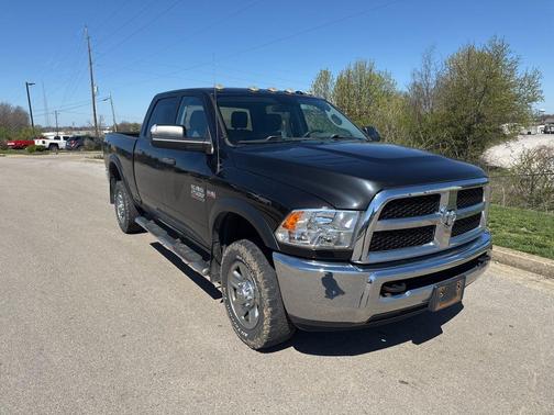 Brilliant Black Crystal Pearlcoat 2018 RAM 2500 Tradesman