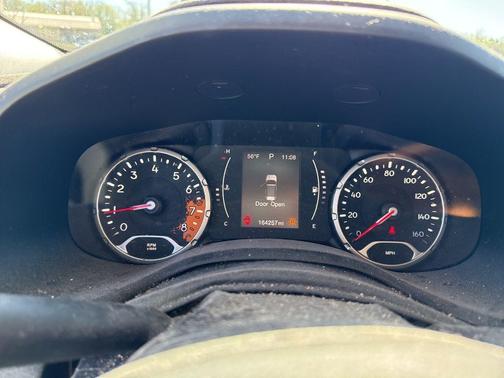 Alpine White 2016 Jeep Renegade Latitude