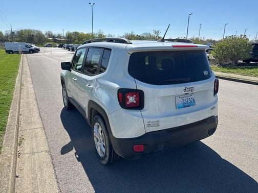 Alpine White 2016 Jeep Renegade Latitude