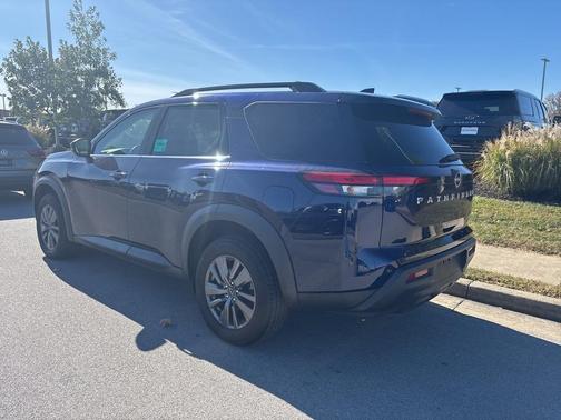 2023 Nissan Pathfinder SV