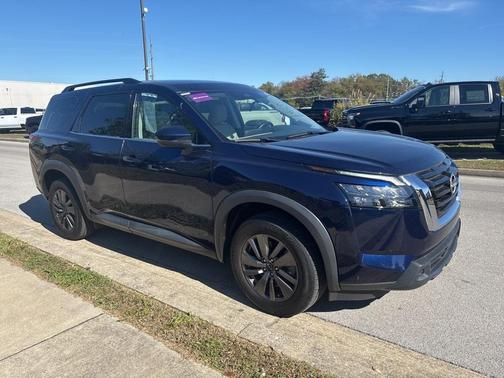 2023 Nissan Pathfinder SV