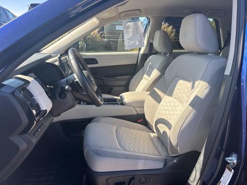 2023 Nissan Pathfinder SV
