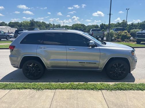2017 Jeep Grand Cherokee Altitude