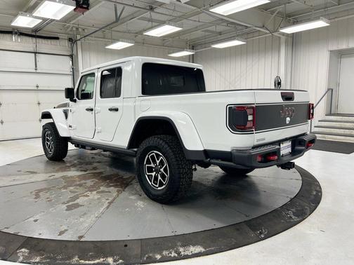Bright White Clearcoat 2026 Jeep Gladiator Shadow Ops