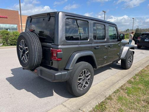 Granite Crystal Clearcoat Metallic 2025 Jeep Wrangler Sahara