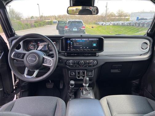 Granite Crystal Clearcoat Metallic 2025 Jeep Wrangler Sahara