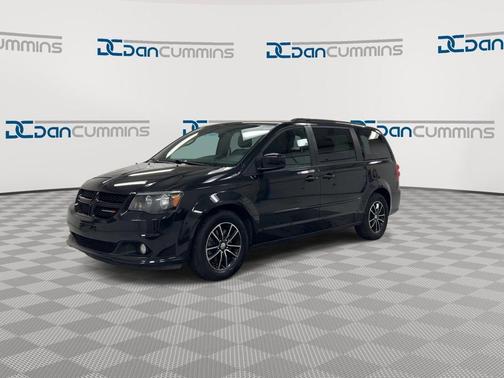 Brilliant Black Crystal Pearlcoat 2017 Dodge Grand Caravan GT