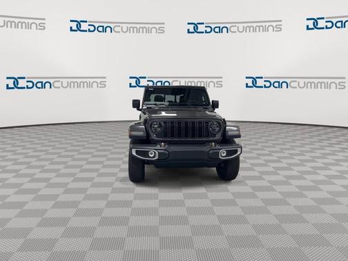 Granite Crystal Clearcoat Metallic 2026 Jeep Gladiator 85th Anniversary Edition