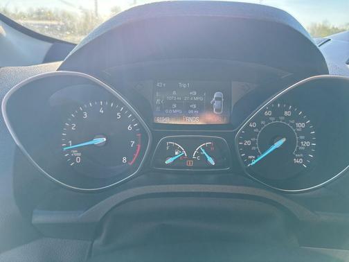 Ruby Red Metallic 2017 Ford Escape SE