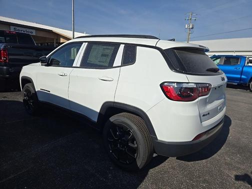 Bright White Clearcoat 2026 Jeep Compass Latitude