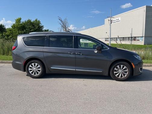 2018 Chrysler Pacifica Touring-L Plus