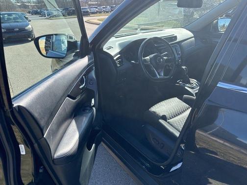 Magnetic Black 2018 Nissan Rogue SV