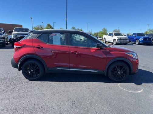 2020 Nissan Kicks SR