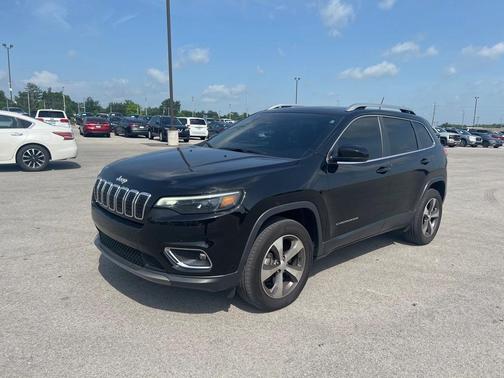 Photo 3 of 11 of 2020 Jeep Cherokee Limited