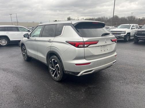 2024 Mitsubishi Outlander SE