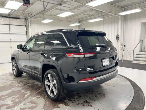 Diamond Black 2026 Jeep Grand Cherokee Limited