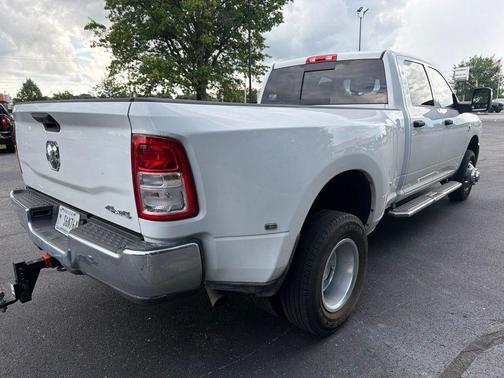 Bright White Clearcoat 2024 RAM 3500 Tradesman