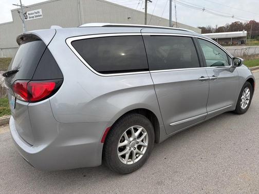 2020 Chrysler Pacifica Touring-L