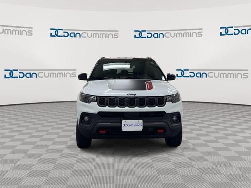 Bright White Clearcoat 2025 Jeep Compass Trailhawk