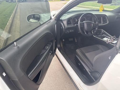 Bright White Clearcoat 2016 Dodge Challenger SXT
