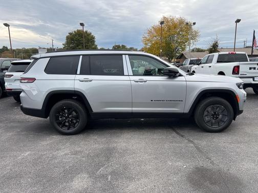 2025 Jeep Grand Cherokee L Laredo