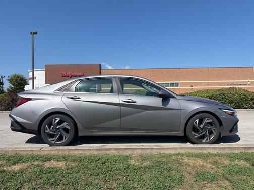 2024 Hyundai ELANTRA Limited