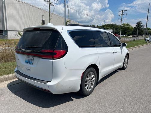 2022 Chrysler Pacifica Touring-L