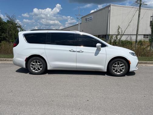2022 Chrysler Pacifica Touring-L