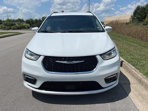 2022 Chrysler Pacifica Touring-L