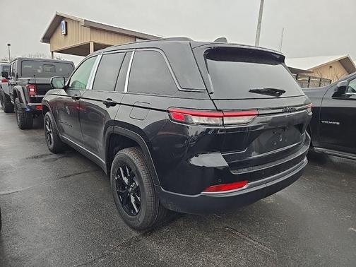 2026 Jeep Grand Cherokee Laredo