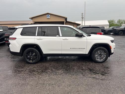 2025 Jeep Grand Cherokee L Laredo