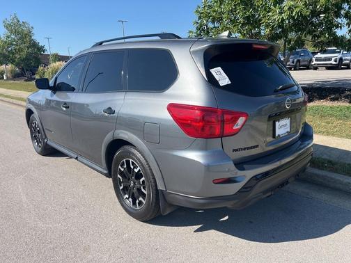 2020 Nissan Pathfinder SV