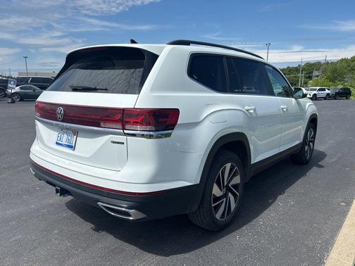 Pure White 2024 Volkswagen Atlas 2.0T SE