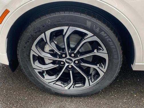 White Platinum Clearcoat Metallic 2026 Lincoln Nautilus Reserve