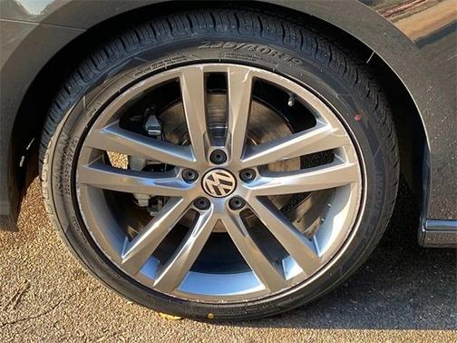2018 Volkswagen Passat 2.0T R-Line