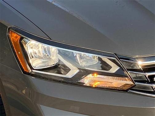 2018 Volkswagen Passat 2.0T R-Line