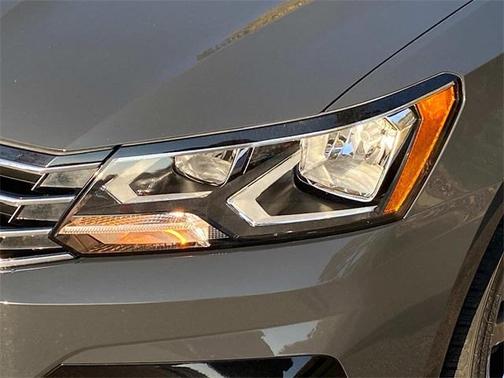 2018 Volkswagen Passat 2.0T R-Line