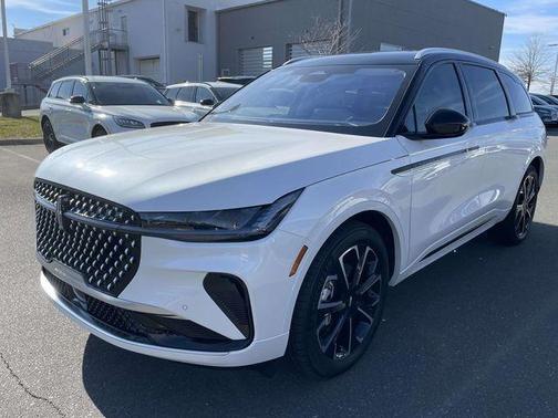 White Platinum Clearcoat Metallic 2026 Lincoln Nautilus Reserve